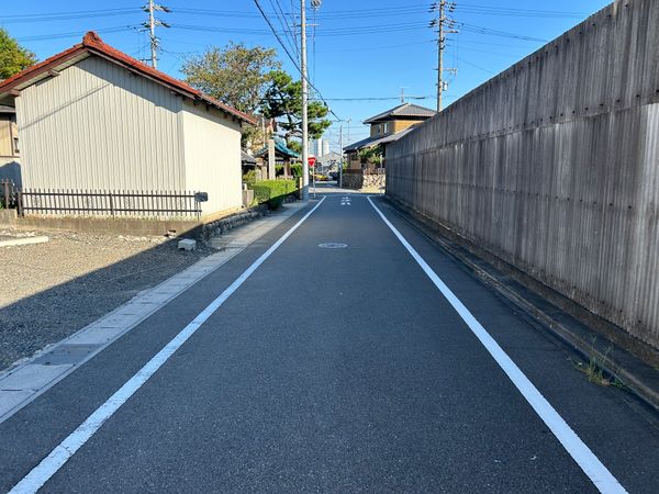 清須市中河原 前面道路含む外観