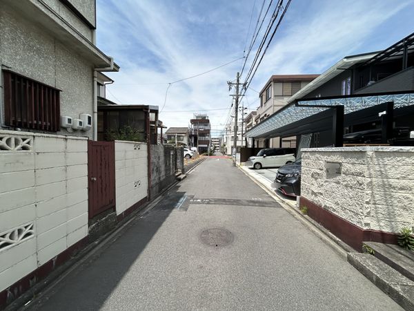 前面道路含む外観