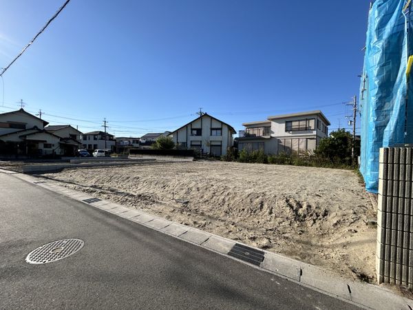 弥富市五明町築留 前面道路含む外観 弥富市五明町築留 前面道路含む外観