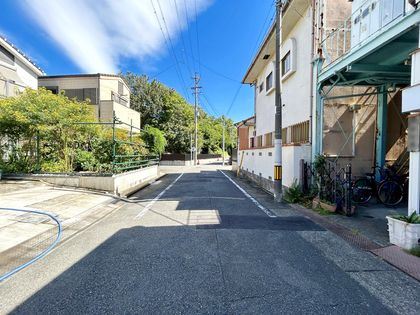 前面道路含む外観