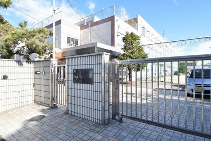 日比津小学校（約450ｍ）