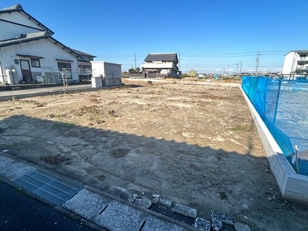 愛西市勝幡町東町 A区画 前面道路含む外観 愛西市勝幡町東町 A区画 前面道路含む外観