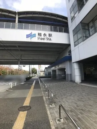 徒歩8分。