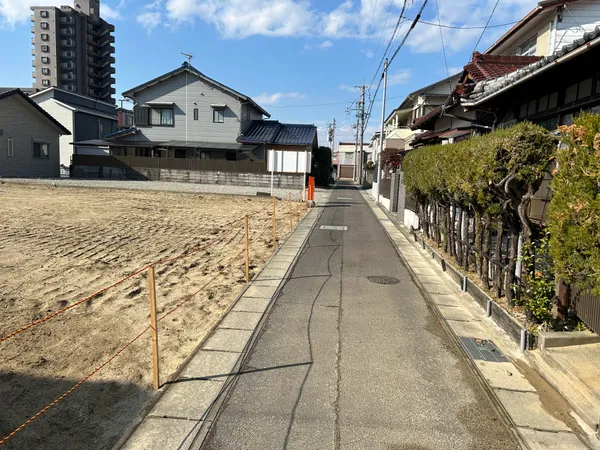 前面道路含む外観