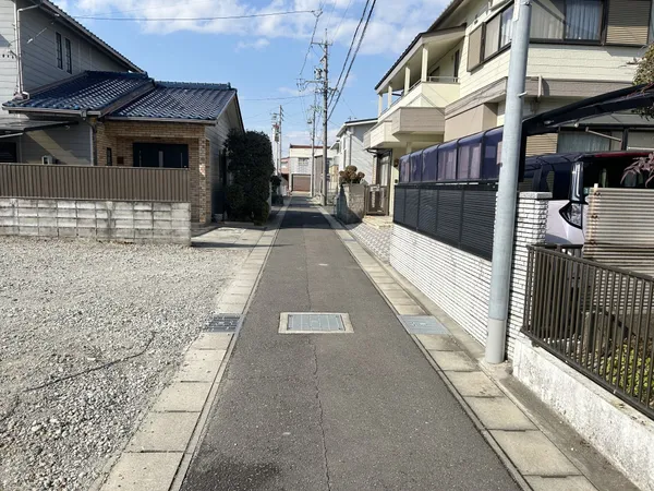 前面道路含む外観