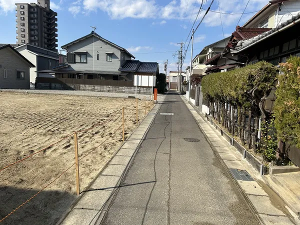 前面道路含む外観