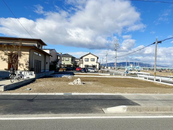 弥富市鯏浦町上本田【1号地】 前面道路含む外観 弥富市鯏浦町上本田【1号地】 前面道路含む外観