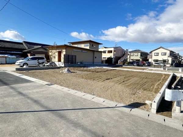 弥富市鯏浦町上本田【1号地】 前面道路含む外観 弥富市鯏浦町上本田【1号地】 前面道路含む外観