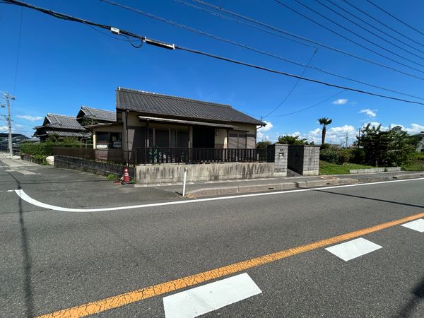 津島市下新田町2丁目 前面道路含む外観