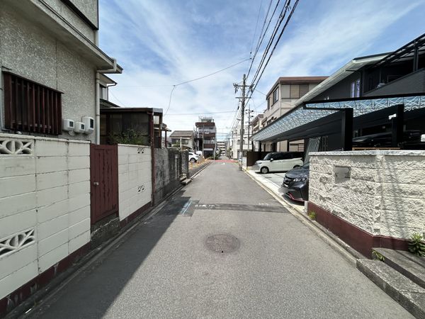 前面道路含む外観