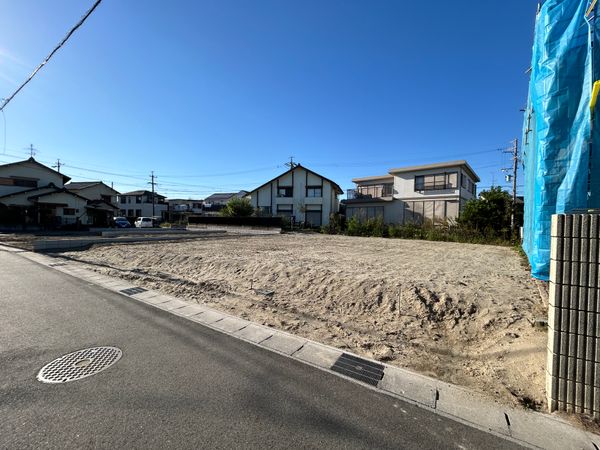 弥富市五明町築留 前面道路含む外観 弥富市五明町築留 前面道路含む外観