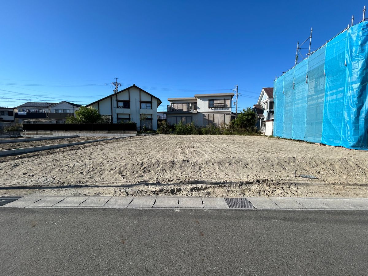 前面道路含む外観