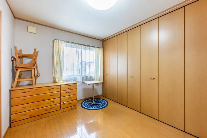 南西側約6.1帖洋室