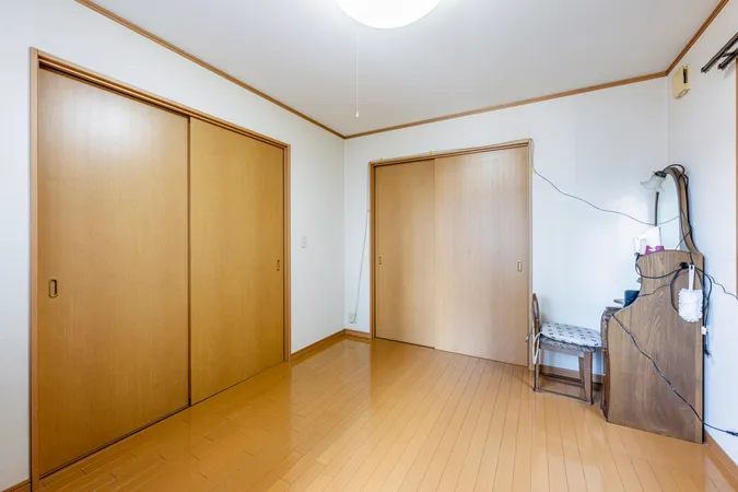 南東側約6.8帖洋室