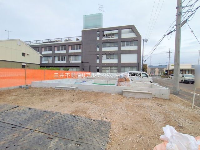 前面道路含む外観