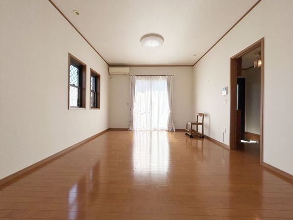 弥富市五之三川平2丁目 リビング