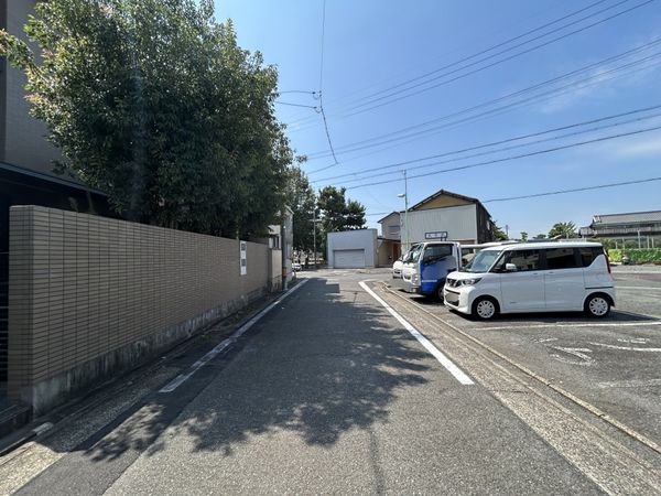 前面道路含む外観