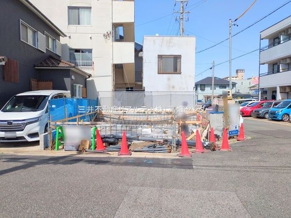 前面道路含む外観