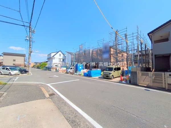 前面道路含む外観