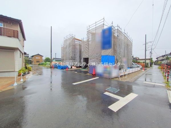 前面道路含む外観