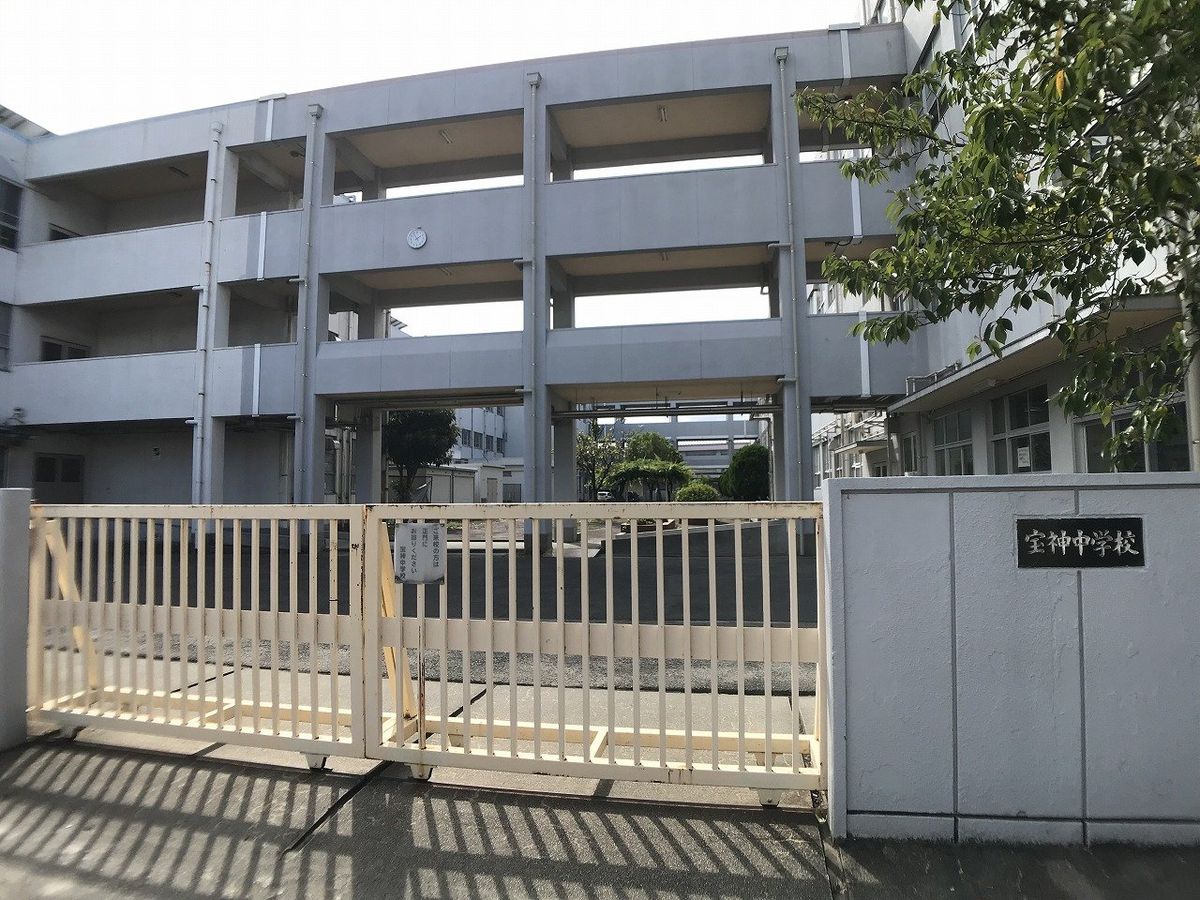 スペリア惟信 名古屋市立宝神中学校(約2200m) 名古屋市立宝神中学校(約2200m)
