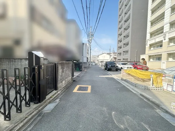 前面道路(東側より撮影)