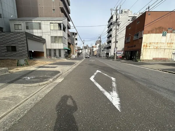 前面道路含む外観