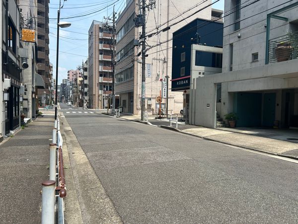 東区泉1丁目 前面道路含む外観 東区泉1丁目 前面道路含む外観