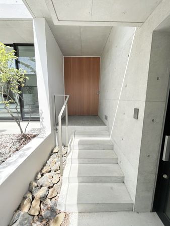 東区芳野2丁目 玄関