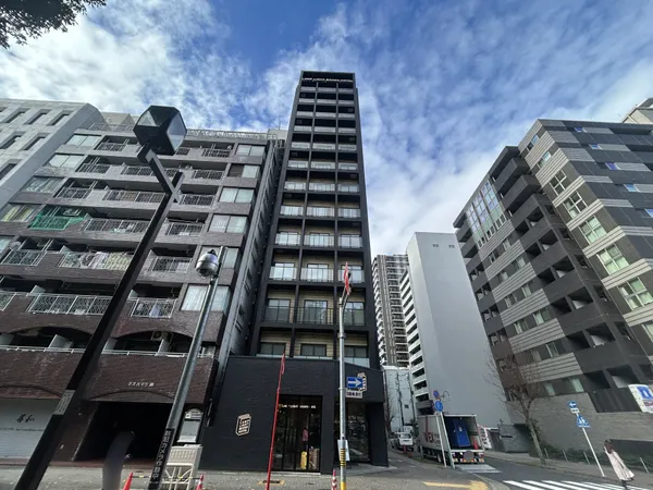 隣接のホテルにはブックカフェが併設しております。