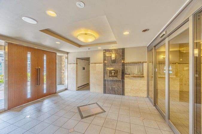 ファミリアーレ白川公園 エントランス