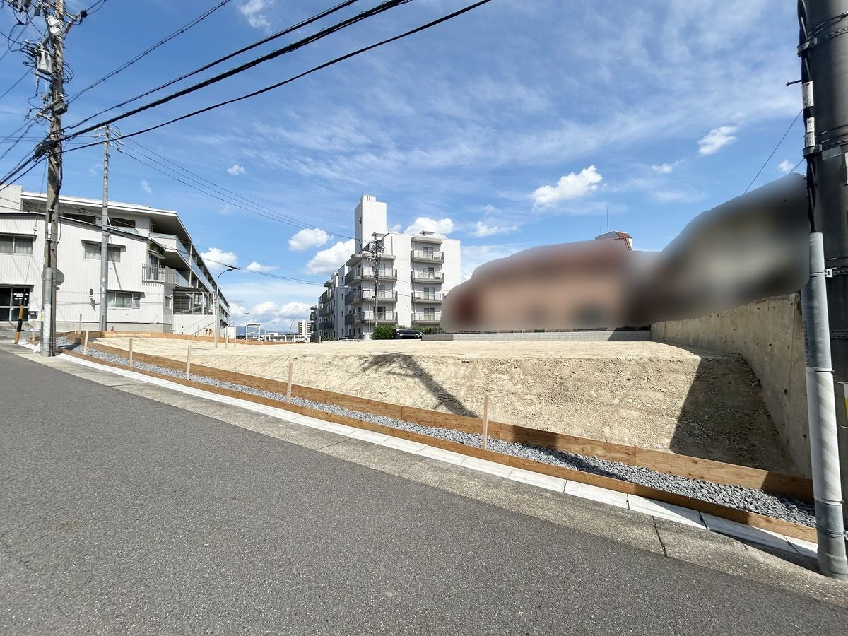 前面道路含む外観