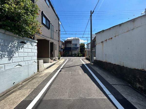 前面道路含む外観