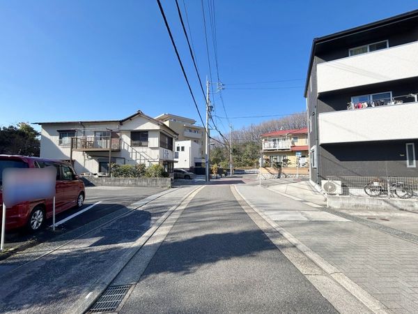 千種区霞ケ丘1丁目 前面道路含む外観