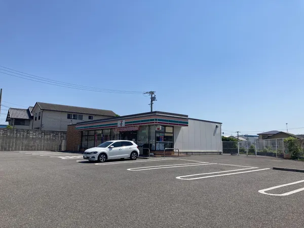 セブンイレブン常滑榎戸店まで、約３７０ｍ