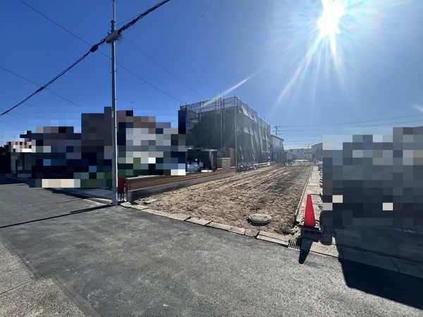 春日井市菅大臣町 前面道路含む外観 春日井市菅大臣町 前面道路含む外観