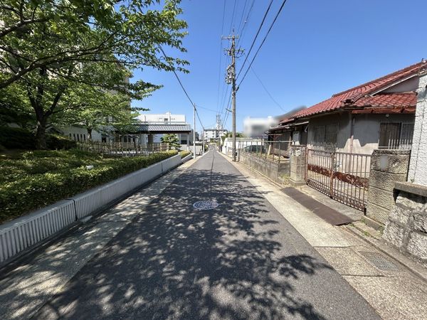 千種区向陽町2丁目 前面道路含む外観