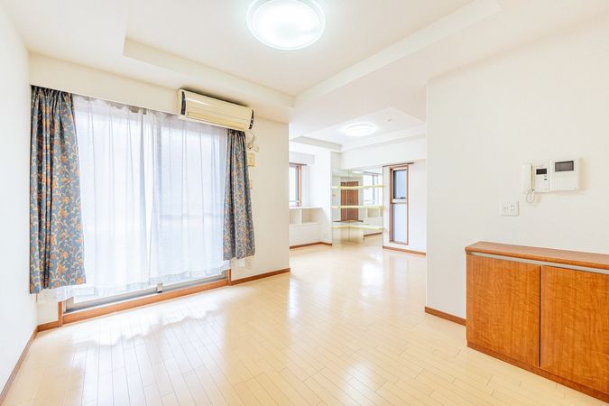 プレサンス栄メディパーク リビング