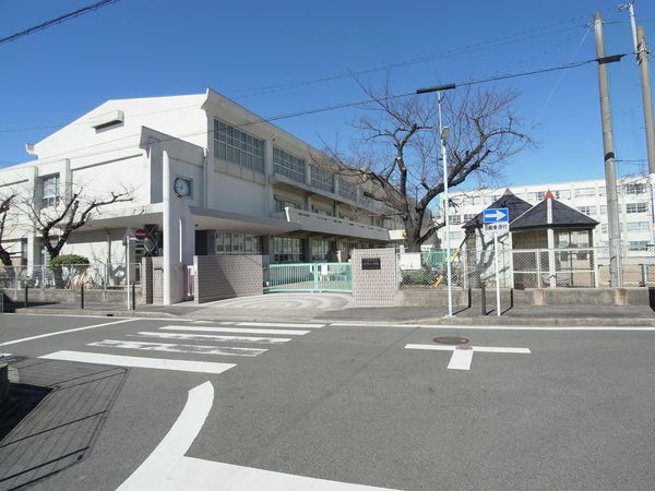 上野小学校（約910ｍ）