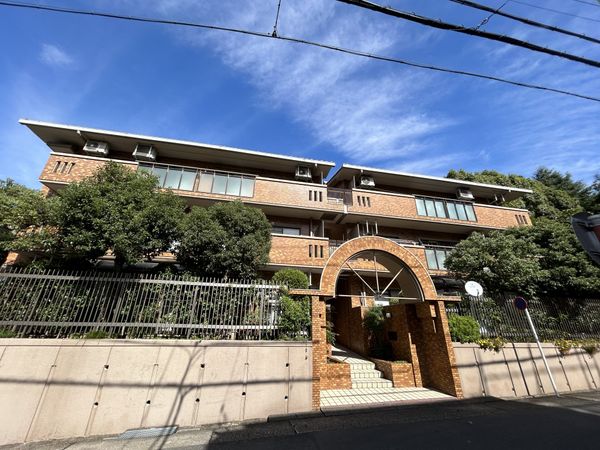 三井農林東山元町ハイツ B棟 外観 三井農林東山元町ハイツ B棟 外観
