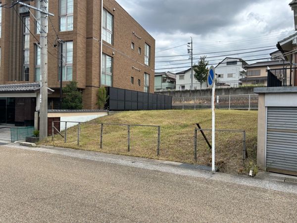 前面道路含む外観