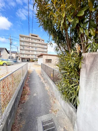 【前面道路】日用品のお買い物に便利なV・ドラッグ大府中央店まで徒歩3分（約190ｍ）