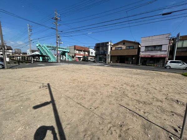 【現地写真】徒歩12分圏内にスーパー・ドラッグストアがあり、生活利便性を考えやすい環境です。