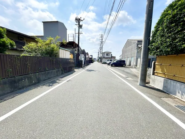 北東側前面道路
