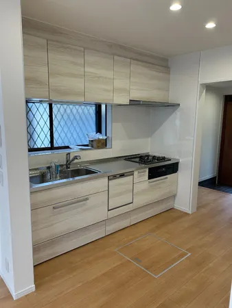 【キッチン】2025年12月リフォーム済みのキッチンで毎日の料理が快適に。清潔感と機能性を兼ね備えた空間です。