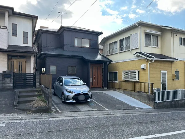 【外観】名鉄常滑線「新日鉄前」駅 徒歩7分の戸建。2025年12月リフォーム実施済の物件です。