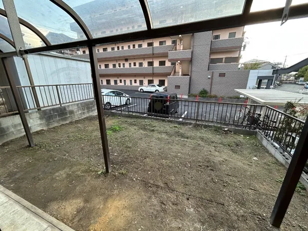 【庭】庭付きの住まいで四季を感じる暮らし。家庭菜園やガーデニングも楽しめるゆとりの空間です。