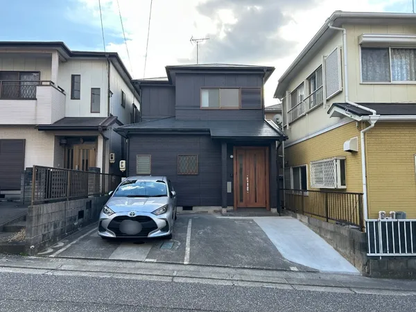 【外観】名鉄常滑線「新日鉄前」駅 徒歩7分の戸建。2025年12月リフォーム実施済の物件です。