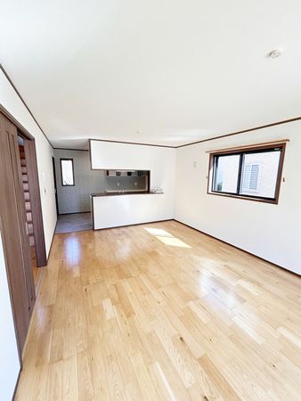 東海市大田町東畑 戸建 リビング