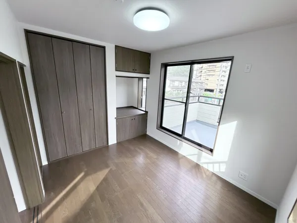 【洋室/約5.2帖】クローゼット付きです。